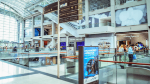 Como especificar materiais para comunicação visual em shoppings